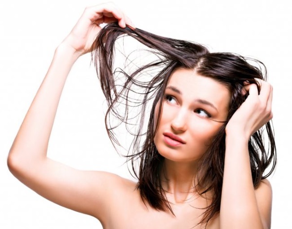 Olio di cocco per capelli. Proprietà, benefici e applicazione per capelli secchi di notte, di giorno, per bionde e brune