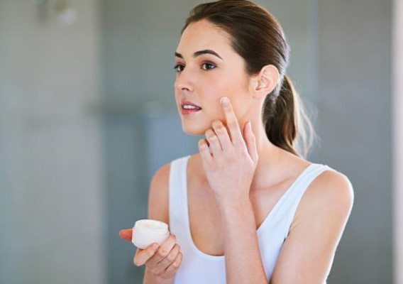 The best creams for oily and problem skin from the pharmacy. Reviews