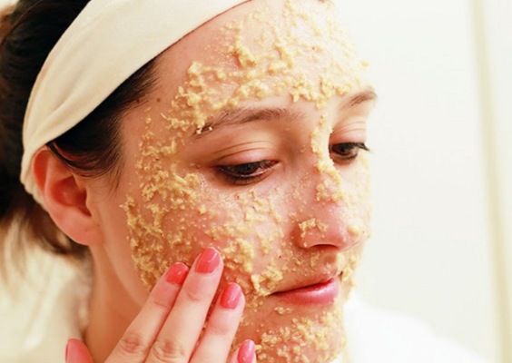 Banana face mask for wrinkles, skin around the eyes. Recipes with starch and botox effect, honey, egg