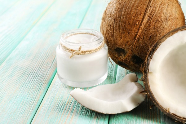 I migliori oli per capelli: cocco, bardana, argan, semi di lino, oliva, olivello spinoso, mandorla, jojoba. Maschere professionali, prodotti della farmacia