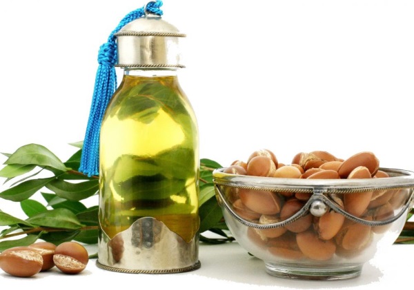 I migliori oli per capelli: cocco, bardana, argan, semi di lino, oliva, olivello spinoso, mandorla, jojoba. Maschere professionali, prodotti della farmacia