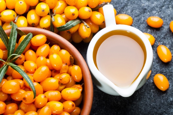 Sea buckthorn oil for hair and eyelashes. Benefits, medicinal properties, recipes for use in cosmetology