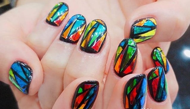 Broken glass on the nails. Photos, features, how to do it. Actual news 2020