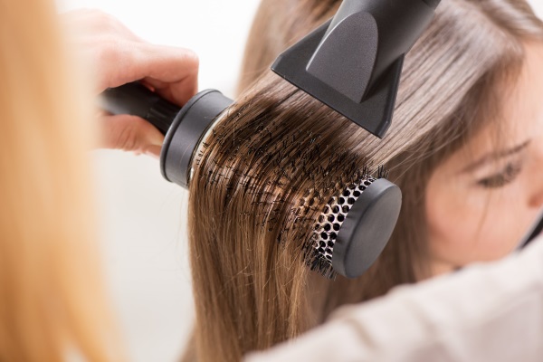 Esuberante per i capelli, che cos'è. Pettine, asciugacapelli elettrico, spazzola per lo styling. Prezzo, che è meglio