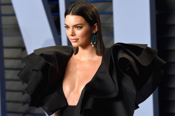 Kendall Jenner. Foto prima e dopo la chirurgia plastica, in piena crescita. Operazione su labbra, glutei, palpebre, correzione del naso