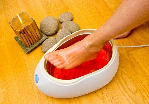 Paraffin foot baths with soda, hydrogen peroxide, sea salt, apple cider vinegar, mustard, chamomile, against nail fungus, relaxing, massage. Recipes