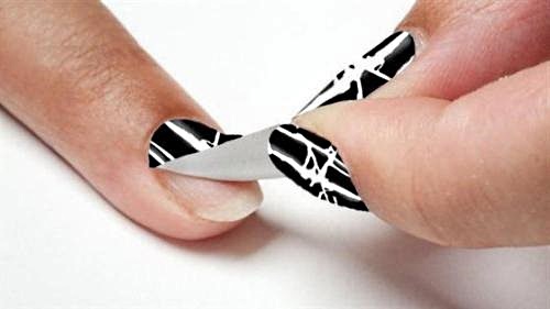 Cursori per unghie. Disegna, come si usa, incolla, usa con smalto gel, 3d, geometrico. Schemi, stencil per manicure, foto