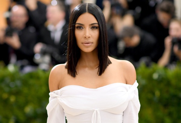 Kim Kardashian. Foto, chirurgia plastica, biografia, parametri della figura, altezza e peso. Come è cambiato il tuo aspetto?