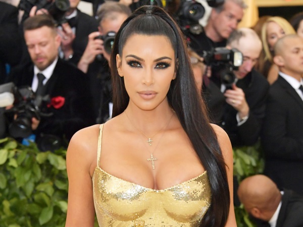 Kim Kardashian. Foto, chirurgia plastica, biografia, parametri della figura, altezza e peso. Come è cambiato il tuo aspetto?