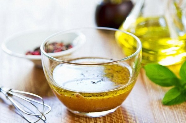 Olive oil for hair: recipes for masks, use with honey, egg, yolk, cinnamon. How to apply at night