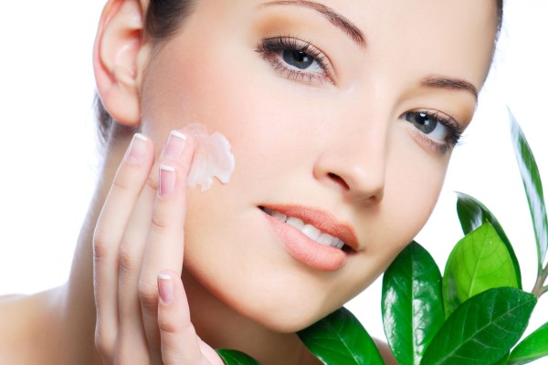 Retinoidi locali, sistemici, topici, esterni per il viso per acne, rughe, acne, psoriasi. Compresse, creme, unguenti, lozioni