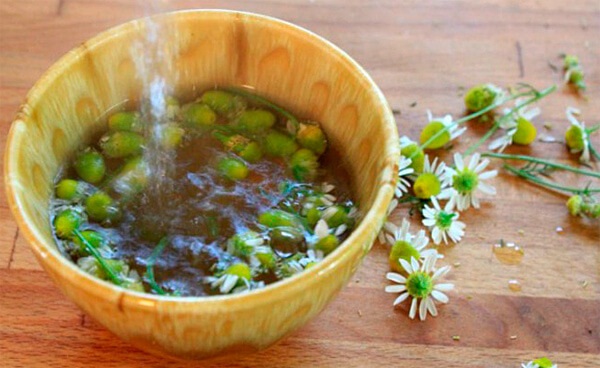 Chamomile for hair. Benefit and application: rinsing, masks, coloring balms. How to brew a pharmacy