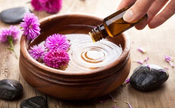 Olio di bergamotto. Proprietà e utilizzo a casa all'interno, per viso, capelli, pelle, scottature solari, bagno, per acne, herpes, lamblia, cellulite, in ginecologia, magia