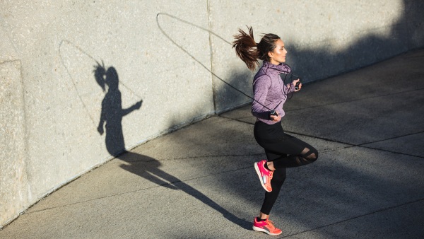 Jumping rope for weight loss. Table against cellulite, how many calories are burned. Benefit and harm, technique, results