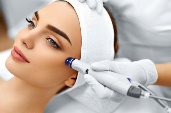 Vacuum hydropeeling Hydra Feshl hydrafacial. What is this procedure, description, devices, price