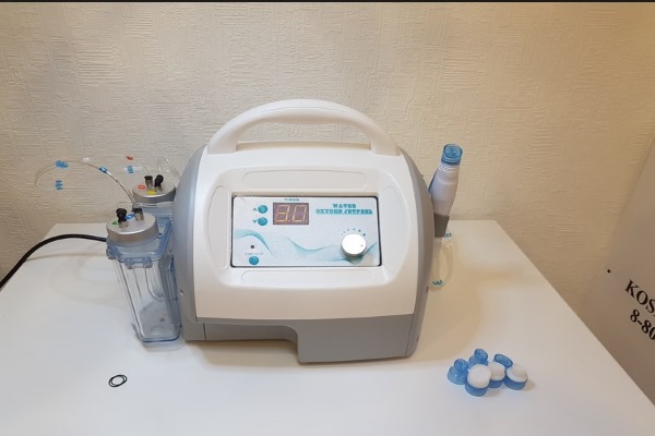 Vacuum hydropeeling Hydra Feshl hydrafacial. What is this procedure, description, devices, price