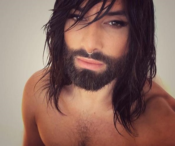 Conchita Wurst. Foto prima e dopo l'intervento chirurgico. Come è cambiato da uomo a donna