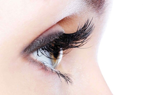 How to quickly grow eyelashes after extension. Folk recipes and pharmaceuticals