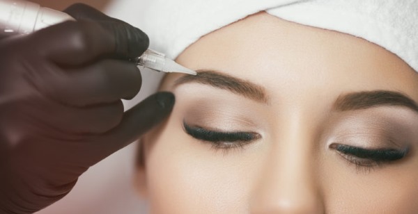 Powdery eyebrow dusting. What is it, how is it done, the price of permanent make-up, microblading, tattooing. Reviews