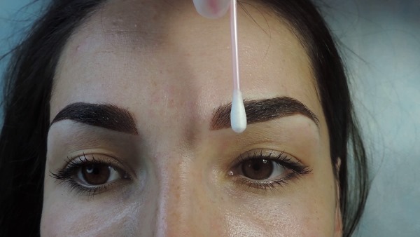 Powdery eyebrow dusting. What is it, how is it done, the price of permanent makeup, microblading, tattooing. Reviews