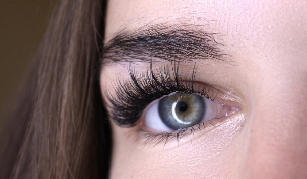 Kylie effect eyelash extensions (Kylie Jenner). How it looks like