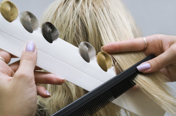 Ombre rosse per capelli scuri, di media lunghezza, lunghi. Foto, istruzioni per la colorazione