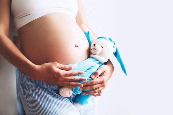 Mezzi per lisciare a lungo termine, lisciare i capelli con un ferro, cheratina