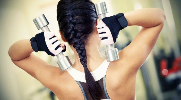 Exercises for biceps with and without dumbbells, on a horizontal bar, with a barbell for girls. Home program