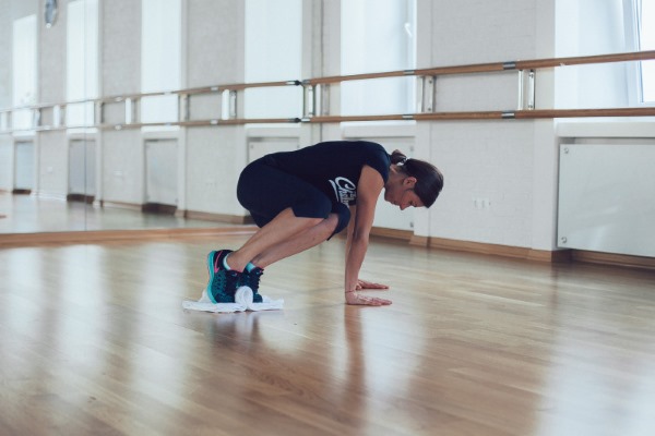 Esercizi per gli addominali inferiori per le donne. Come farlo a casa, in palestra