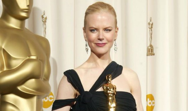 Nicole Kidman. Le foto prima e dopo la chirurgia plastica, in gioventù, ora, figurano