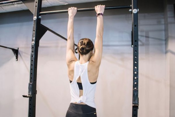 Pull-up exercises for girls to learn to pull up