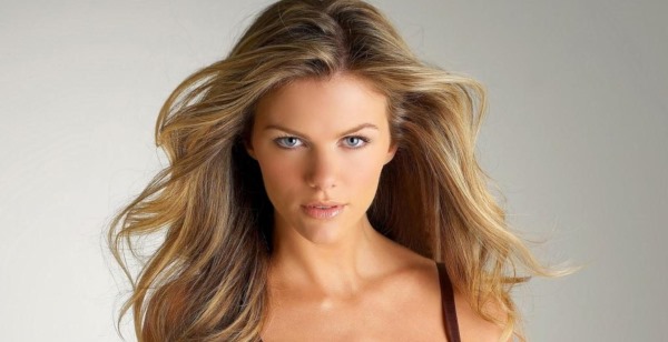 Brooklyn Decker. Photo in a swimsuit, underwear, biography, personal life