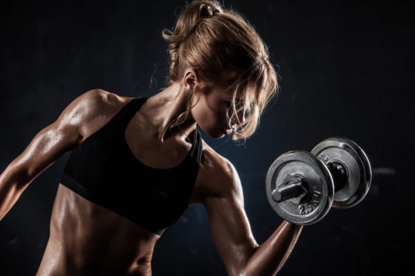 Exercises on the chest in the gym for girls with and without dumbbells, on the horizontal bar