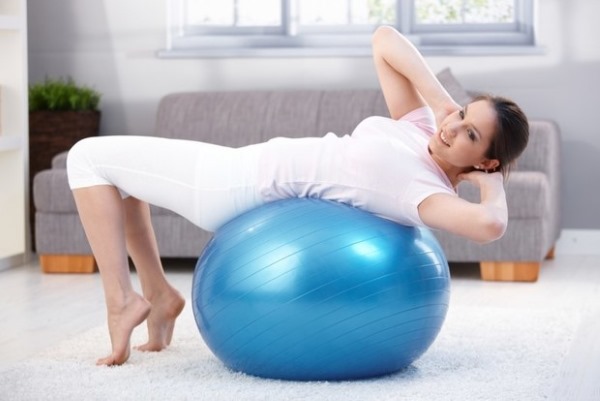 Exercises with a fitness ball for weight loss of the abdomen, sides, legs. Video for beginners