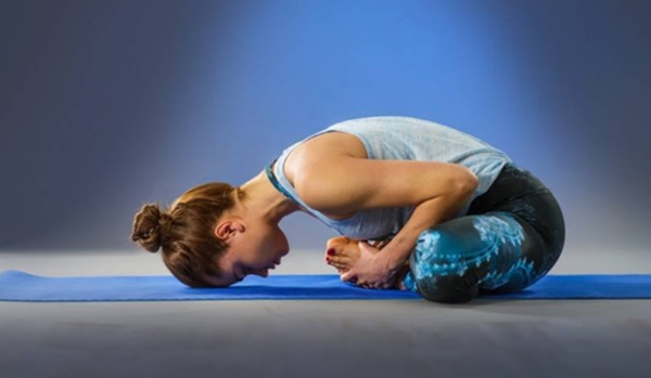 Einfache Yoga-Übungen für Anfänger, zur Gewichtsreduktion, für Rücken und Wirbelsäule