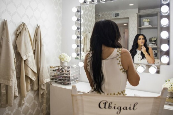 Abigail Ratchford. Foto in biancheria intima, senza trucco, prima e dopo la chirurgia plastica, altezza, peso della modella