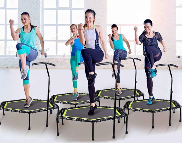 Fitness sui trampolini. Recensioni, controindicazioni, vantaggi e danni, foto