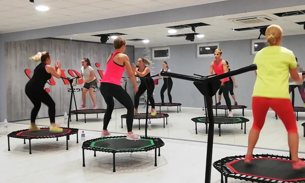 Fitness sui trampolini. Recensioni, controindicazioni, vantaggi e danni, foto