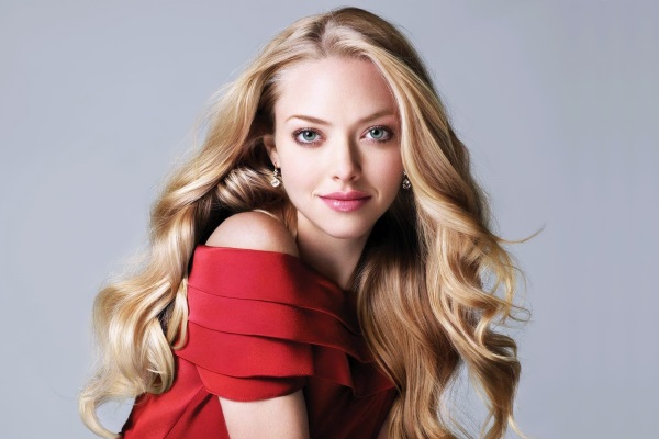 Amanda Seyfried. Foto trapelate, Playboy caldo, parametri della figura, plastica, biografia, vita personale