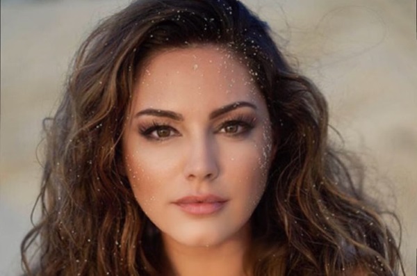 Kelly Brook. Figure parameters, photo in a swimsuit, candid underwear, biography, weight, height, before and after plastic surgery