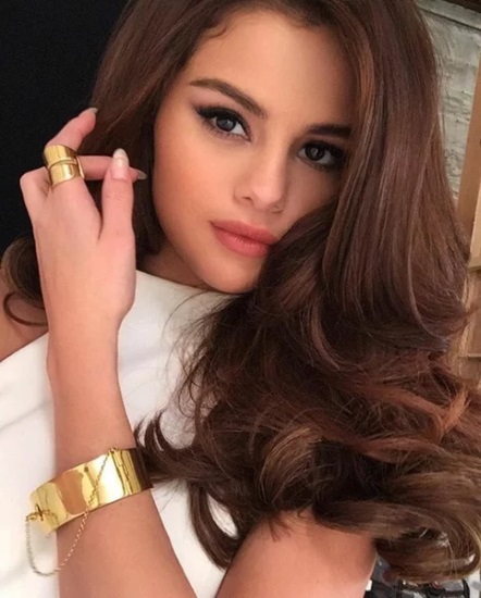 Selena Gomez. Foto, figura, biografia, operazioni, prima e dopo la chirurgia plastica