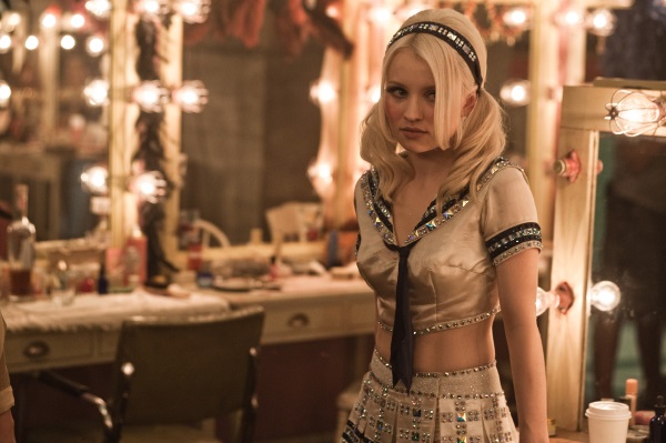 Emily Browning. Foto hot in costume da bagno, altezza, peso, figura, plastica, cambiano di anno in anno