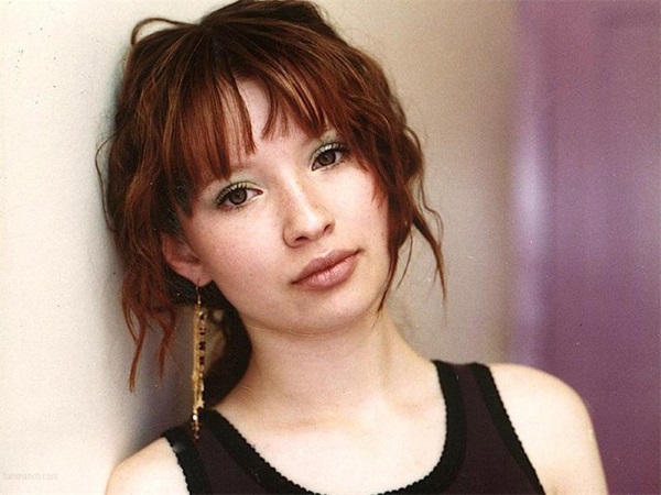 Emily Browning. Foto hot in costume da bagno, altezza, peso, figura, plastica, cambiano di anno in anno