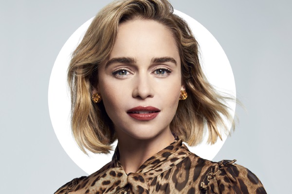 Emilia Clarke. Foto candide, calde in costume da bagno, figura, plastica, biografia