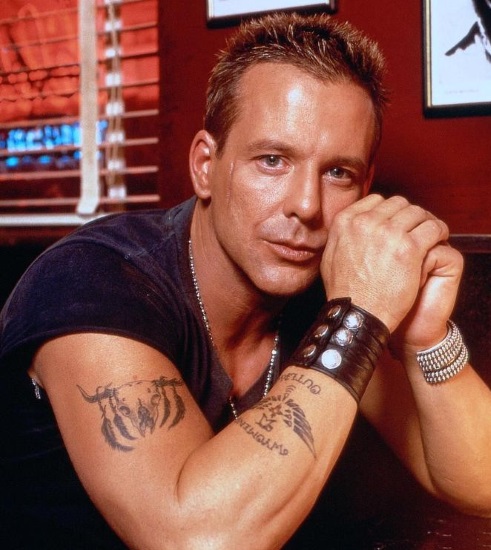 Mickey Rourke. Prima e dopo chirurgia plastica, chirurgia, foto in gioventù, ora, biografia, vita personale