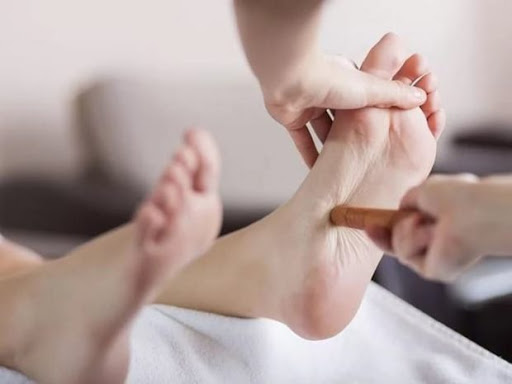 Acupuncture points on the human foot. Layout of the left, right leg