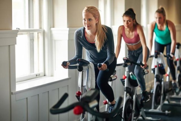 Fahrradtraining. Was ist es, welche Muskeln arbeiten, Nutzen, Schaden, Technik