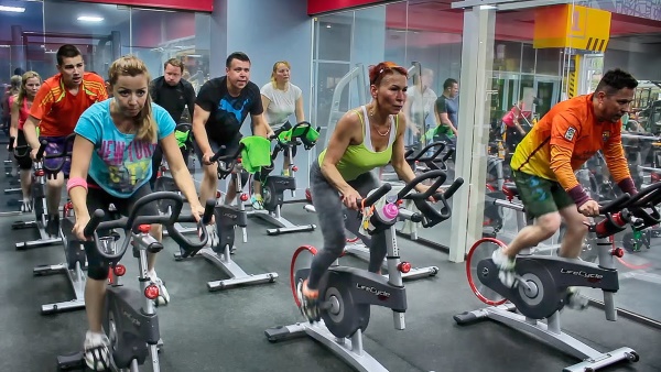 Fahrradtraining. Was ist es, welche Muskeln arbeiten, Nutzen, Schaden, Technik