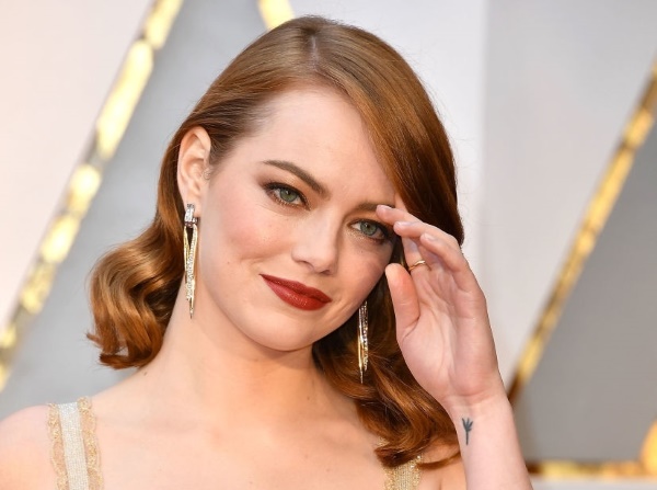 Emma Stone. Foto hot, in lingerie, costume da bagno, prima e dopo interventi di chirurgia plastica, biografia, vita personale