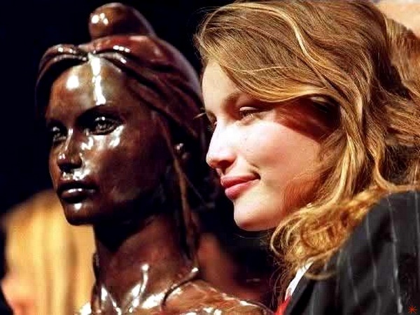 Laetitia Casta. Foto calde in gioventù, ora, altezza, peso, figura, vita personale